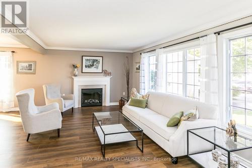 135 Glenariff Drive, Hamilton, ON - Indoor Photo Showing Living Room With Fireplace