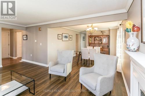 135 Glenariff Drive, Hamilton, ON - Indoor Photo Showing Living Room