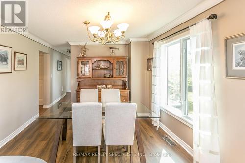 135 Glenariff Drive, Hamilton, ON - Indoor Photo Showing Dining Room