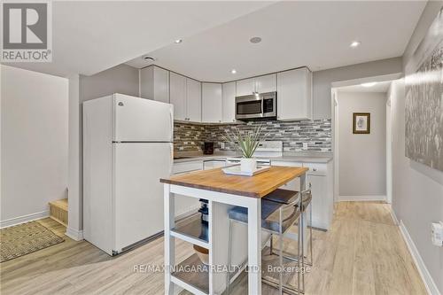 287 Tanbark Drive, Niagara-On-The-Lake, ON - Indoor Photo Showing Kitchen