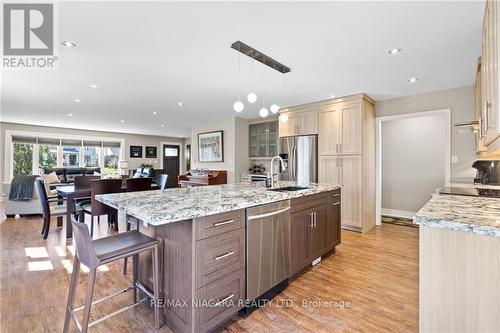 287 Tanbark Drive, Niagara-On-The-Lake, ON - Indoor Photo Showing Kitchen With Upgraded Kitchen