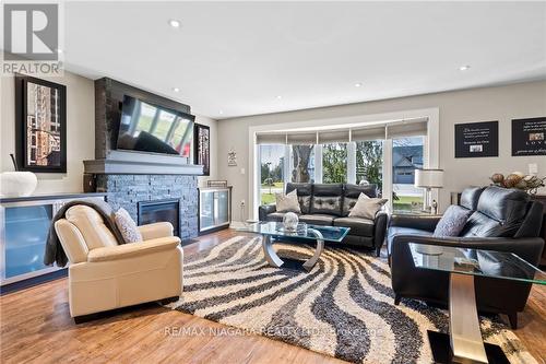 287 Tanbark Drive, Niagara-On-The-Lake, ON - Indoor Photo Showing Living Room With Fireplace