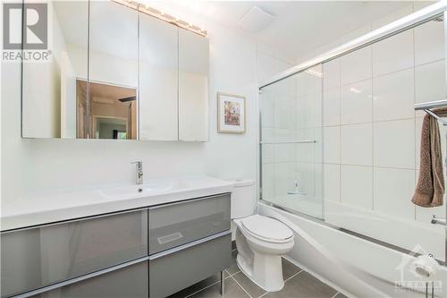 111 Beachview Private, Ottawa, ON - Indoor Photo Showing Bathroom