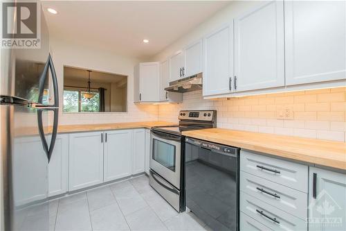 111 Beachview Private, Ottawa, ON - Indoor Photo Showing Kitchen