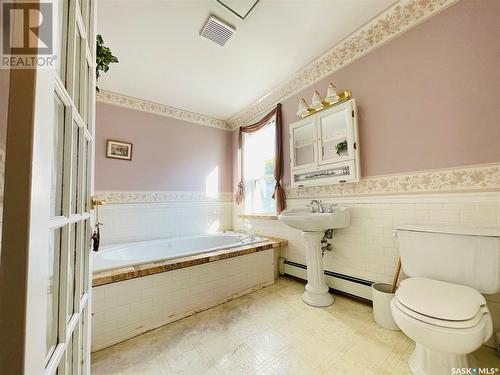 2230 Rose Street, Regina, SK - Indoor Photo Showing Bathroom