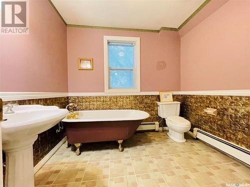 2230 Rose Street, Regina, SK - Indoor Photo Showing Bathroom