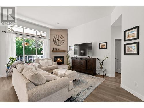 2365 Quail Run Drive Unit# 113, Kelowna, BC - Indoor Photo Showing Living Room With Fireplace