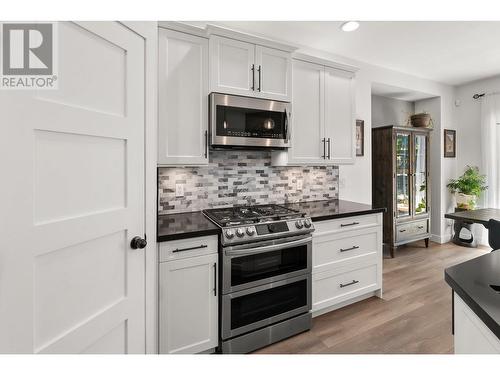 2365 Quail Run Drive Unit# 113, Kelowna, BC - Indoor Photo Showing Kitchen With Upgraded Kitchen