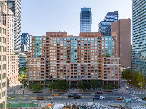 908 - 887 Bay Street, Toronto, ON - Outdoor With Facade