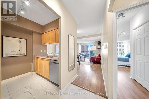 908 - 887 Bay Street, Toronto, ON - Indoor Photo Showing Kitchen With Double Sink