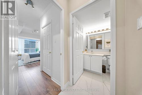 908 - 887 Bay Street, Toronto, ON - Indoor