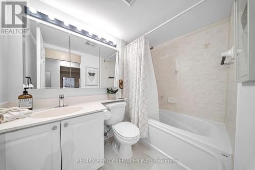 908 - 887 Bay Street, Toronto, ON - Indoor Photo Showing Bathroom