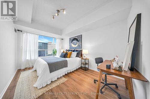 908 - 887 Bay Street, Toronto, ON - Indoor Photo Showing Bedroom