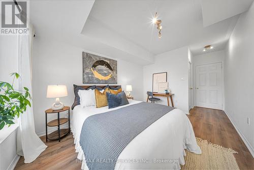 908 - 887 Bay Street, Toronto, ON - Indoor Photo Showing Bedroom