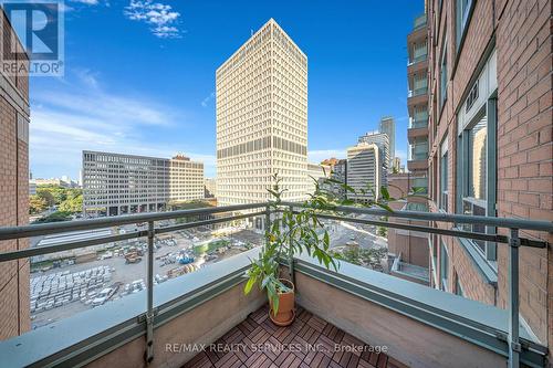 908 - 887 Bay Street, Toronto, ON - Outdoor