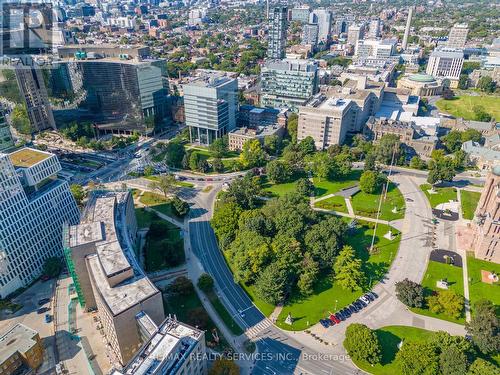 908 - 887 Bay Street, Toronto, ON - Outdoor With View