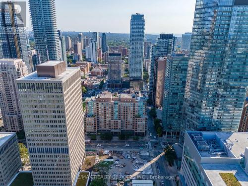 908 - 887 Bay Street, Toronto, ON - Outdoor