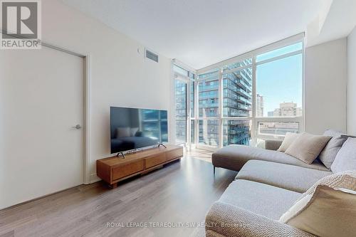 1001 - 30 Roehampton Avenue, Toronto, ON - Indoor Photo Showing Living Room