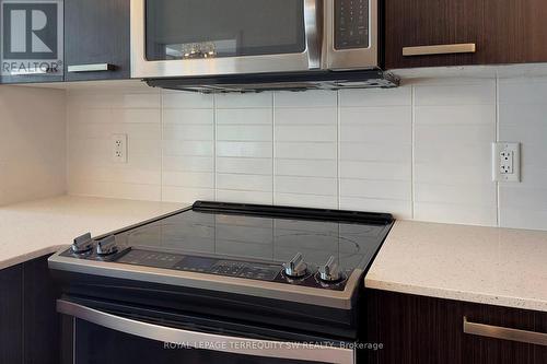 1001 - 30 Roehampton Avenue, Toronto, ON - Indoor Photo Showing Kitchen