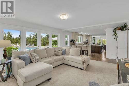 2378 Saucier Road, Kelowna, BC - Indoor Photo Showing Living Room