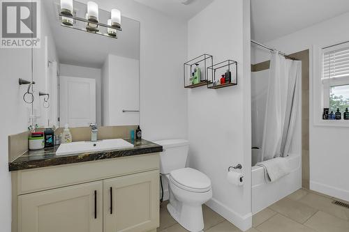 2378 Saucier Road, Kelowna, BC - Indoor Photo Showing Bathroom