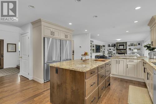 2378 Saucier Road, Kelowna, BC - Indoor Photo Showing Kitchen With Upgraded Kitchen