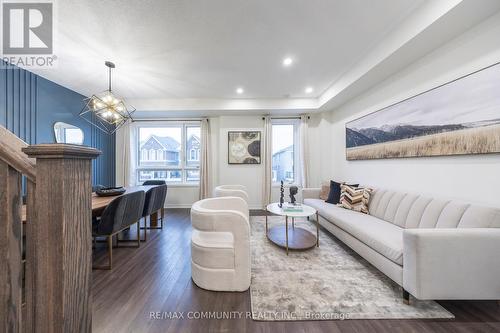 3364 Thunderbird Promenade, Pickering, ON - Indoor Photo Showing Living Room