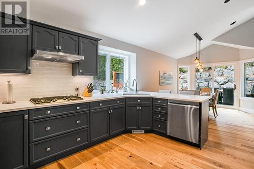 4172 Gallaghers Grove, Kelowna, BC - Indoor Photo Showing Kitchen With Upgraded Kitchen