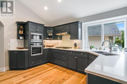 4172 Gallaghers Grove, Kelowna, BC - Indoor Photo Showing Kitchen With Double Sink