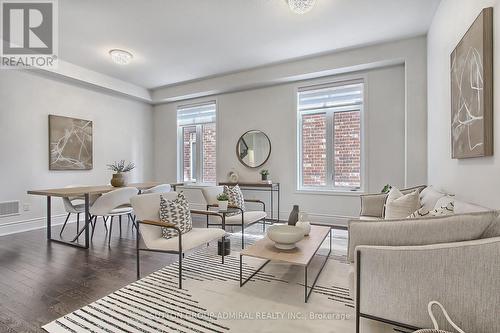 2241 Lozenby Street, Innisfil, ON - Indoor Photo Showing Living Room