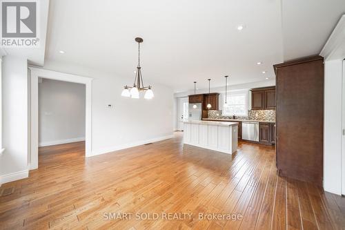 1010 Janette Street, Newmarket (Huron Heights-Leslie Valley), ON - Indoor Photo Showing Kitchen