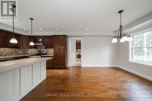 1010 Janette Street, Newmarket (Huron Heights-Leslie Valley), ON - Indoor Photo Showing Kitchen With Upgraded Kitchen