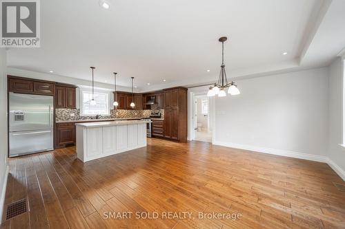 1010 Janette Street, Newmarket (Huron Heights-Leslie Valley), ON - Indoor Photo Showing Kitchen