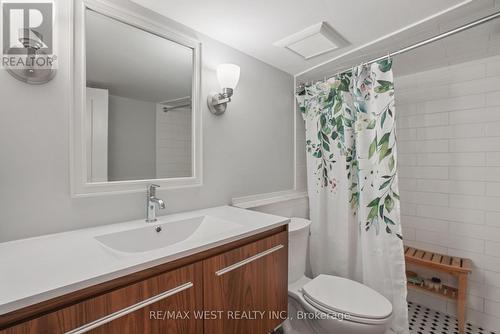 115 Clapperton Street, Barrie (Wellington), ON - Indoor Photo Showing Bathroom