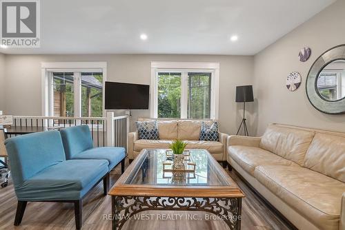 115 Clapperton Street, Barrie (Wellington), ON - Indoor Photo Showing Living Room