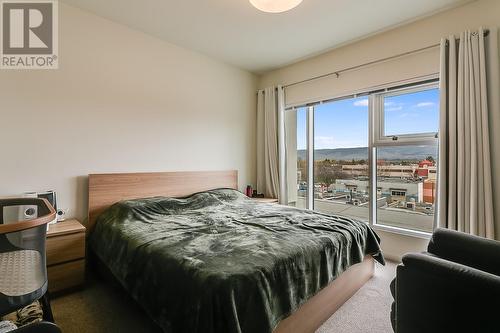 3030 Pandosy Street Unit# 318, Kelowna, BC - Indoor Photo Showing Bedroom