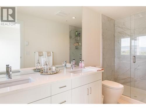 3030 Pandosy Street Unit# 318, Kelowna, BC - Indoor Photo Showing Bathroom