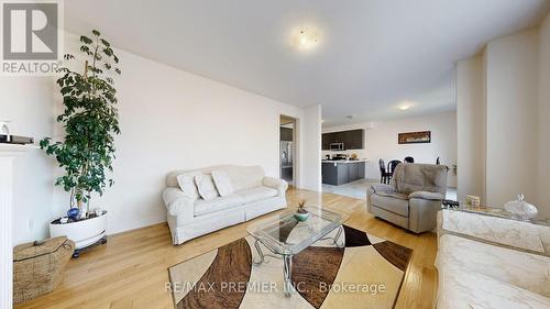 288 Elbern Markell Drive, Brampton, ON - Indoor Photo Showing Living Room