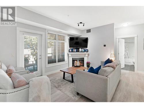 2611 Stillwater Way Unit# 112, Lake Country, BC - Indoor Photo Showing Living Room With Fireplace