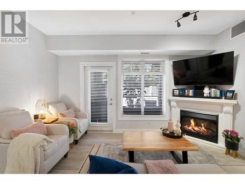 2611 Stillwater Way Unit# 112, Lake Country, BC - Indoor Photo Showing Living Room With Fireplace