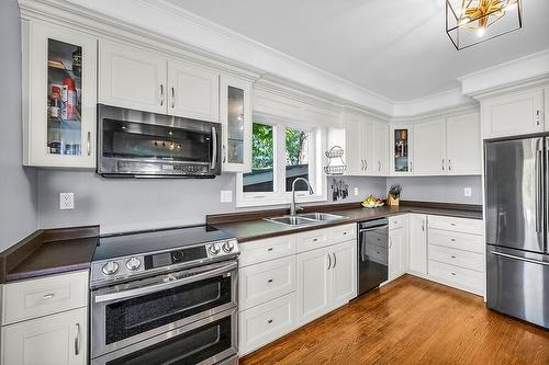 2439 Barclay Road, Burlington, ON - Indoor Photo Showing Kitchen With Stainless Steel Kitchen With Double Sink