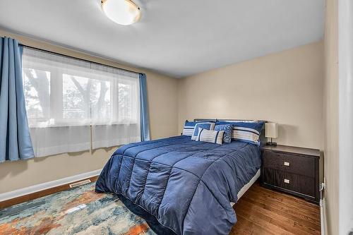 2439 Barclay Road, Burlington, ON - Indoor Photo Showing Bedroom