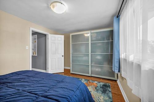 2439 Barclay Road, Burlington, ON - Indoor Photo Showing Bedroom