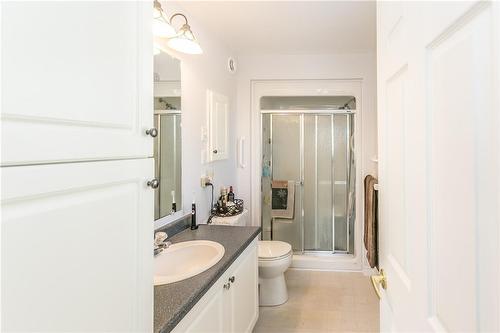 135 Glenariff Drive, Hamilton, ON - Indoor Photo Showing Bathroom