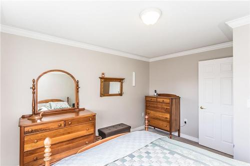 135 Glenariff Drive, Hamilton, ON - Indoor Photo Showing Bedroom