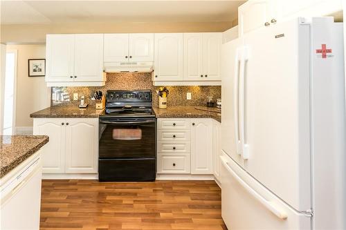 135 Glenariff Drive, Hamilton, ON - Indoor Photo Showing Kitchen