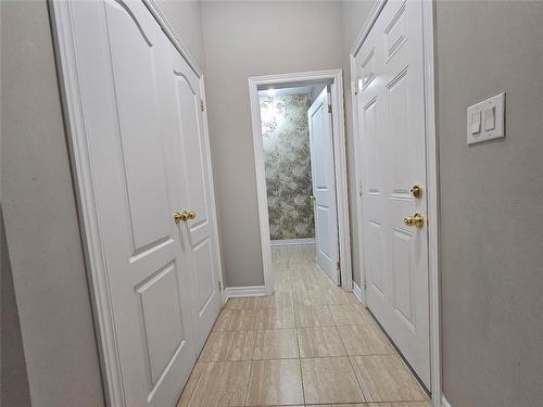 3339 Moses Way, Burlington, ON - Indoor Photo Showing Other Room