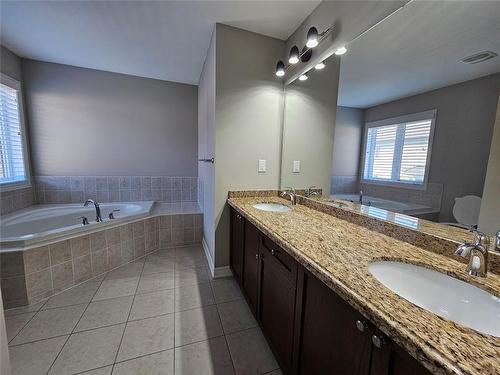 3339 Moses Way, Burlington, ON - Indoor Photo Showing Bathroom