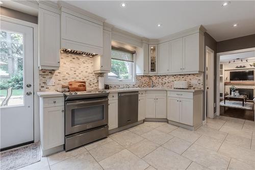 642 Cherrywood Drive, Burlington, ON - Indoor Photo Showing Kitchen