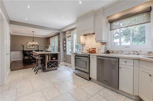 642 Cherrywood Drive, Burlington, ON - Indoor Photo Showing Kitchen With Upgraded Kitchen